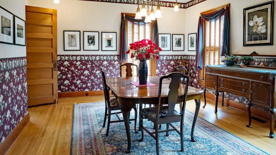 Victorian dining room with floral wallpaper border